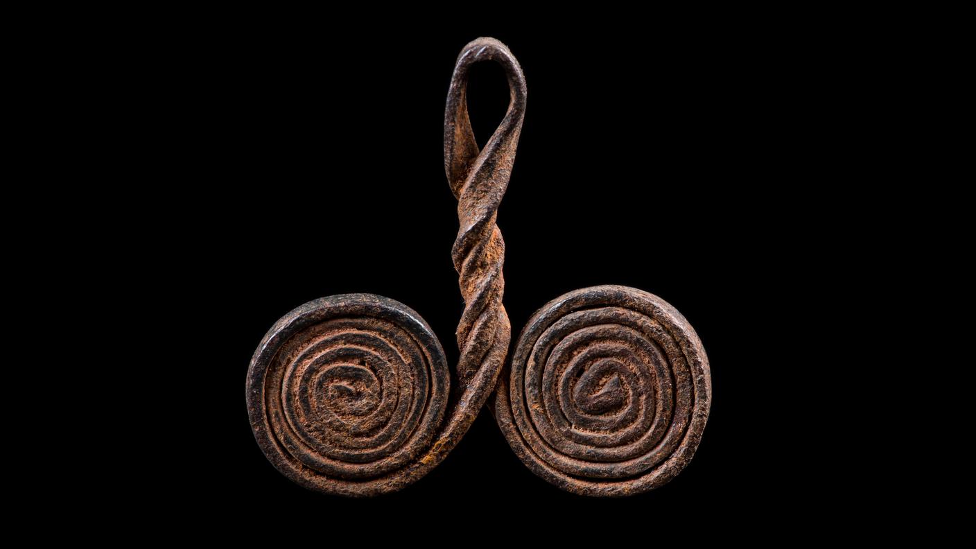 Ornamenti. Camerun e Nigeria settentrionali. Mafa.
4×4×0,5 cm. MUSEC, Collezione Antonini