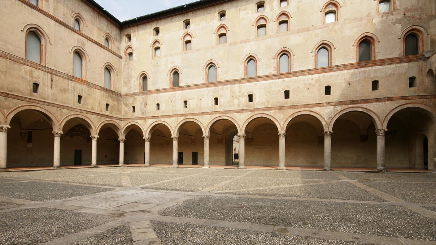 iStock-Milano, Piazza, Castello, Cortile, Palazzo Reale