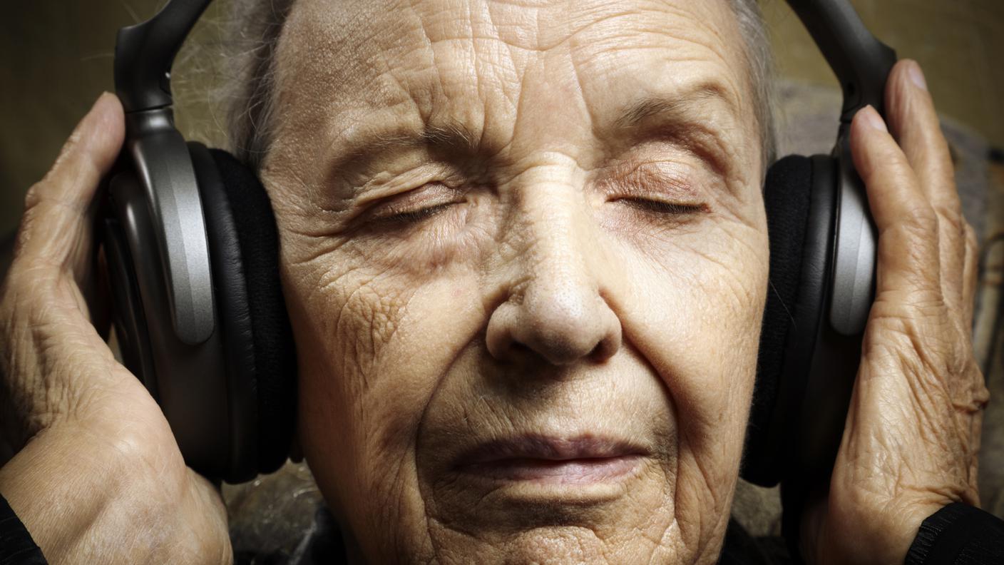 iStock-Musica, Ascoltare, Terza età, Cuffia - Attrezzatura per la musica, Meditare