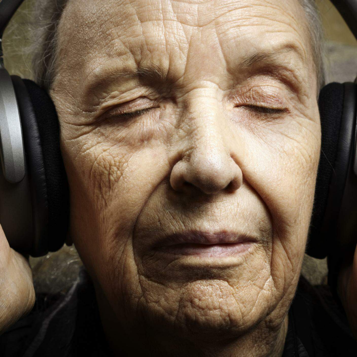 iStock-Musica, Ascoltare, Terza età, Cuffia - Attrezzatura per la musica, Meditare