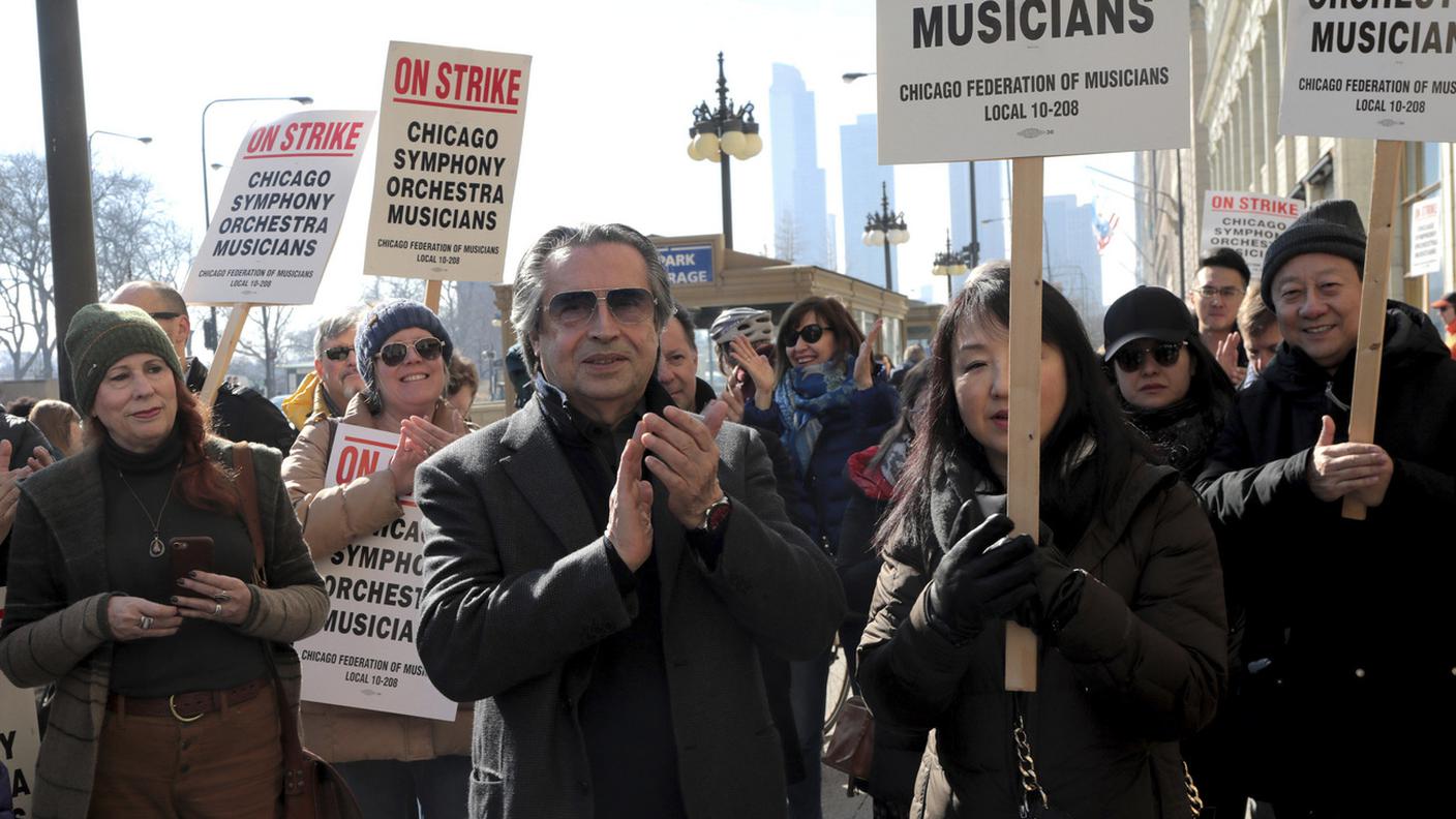 Riccardo Muti, direttore d'orchestra della Chicago Symphony Orchestra, si unisce alla solidarietà con i musicisti CSO durante una conferenza stampa al di fuori del Chicago Symphony Orchestra, martedì 12 marzo 2019