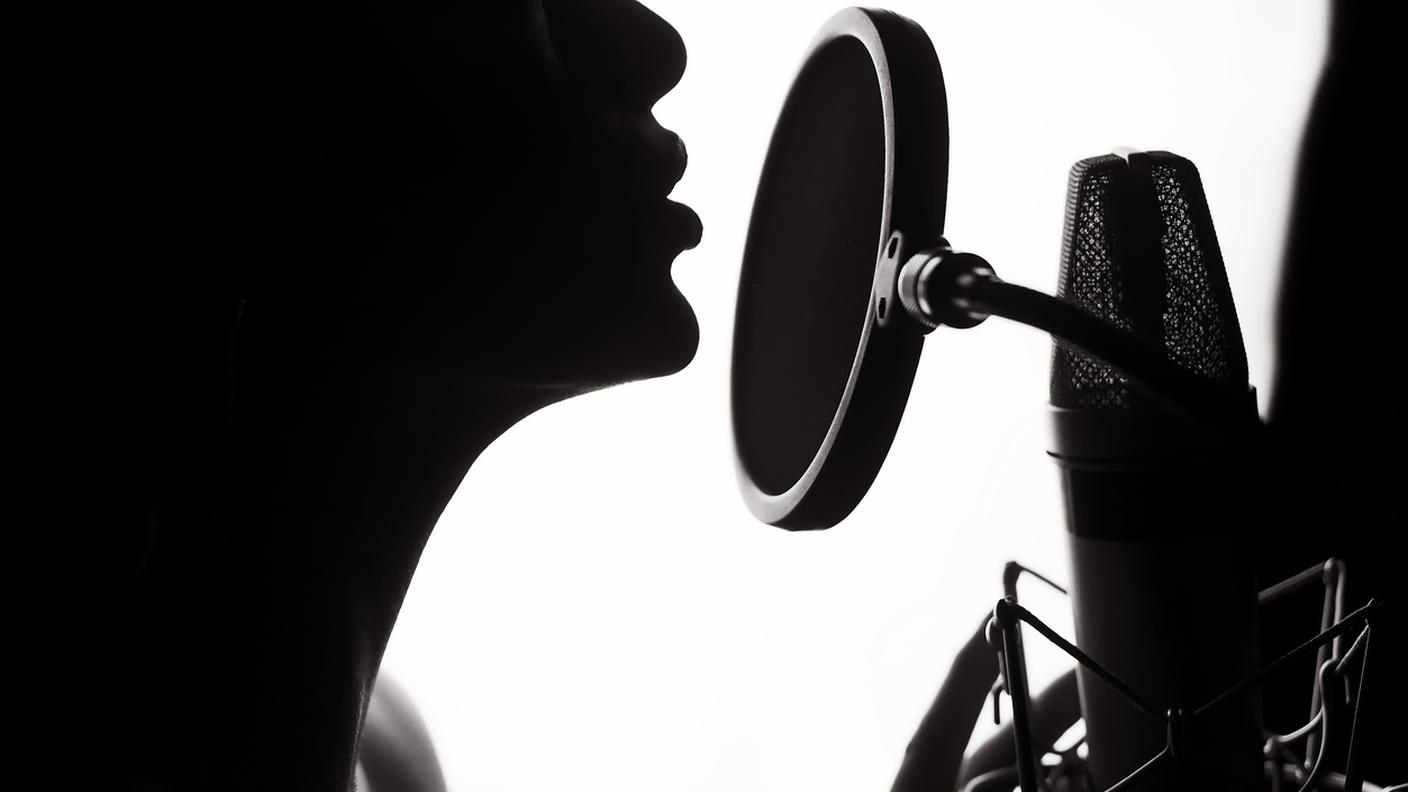 iStock-Caucasico, Radio, Adulto, Attrezzatura, Cantante