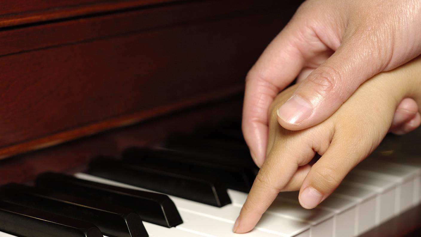 iStock-Bambino, Figlia femmina, Padre, Pianoforte, Giocare