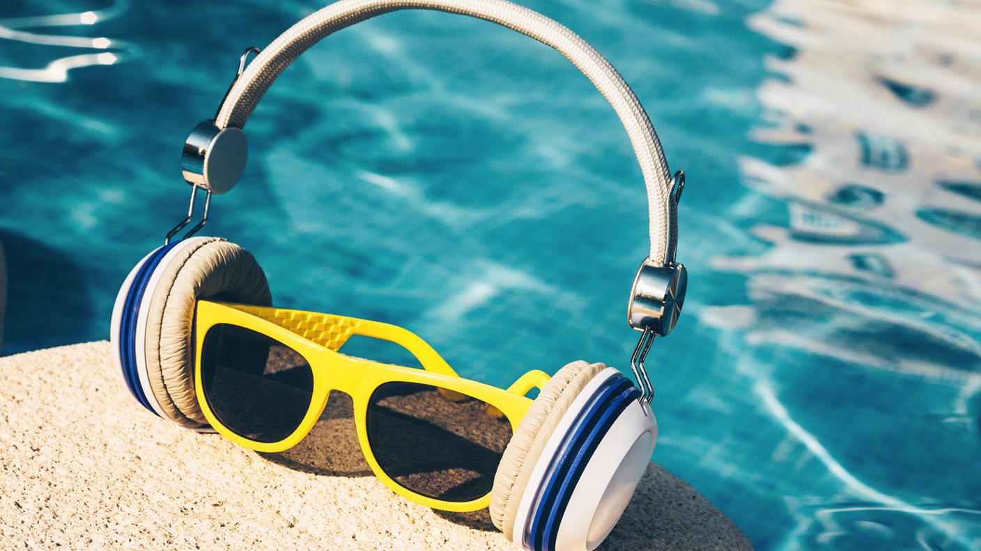 iStock-Accessorio personale, Adulto, Ananas, Cuffia - Attrezzatura per la musica, Donne