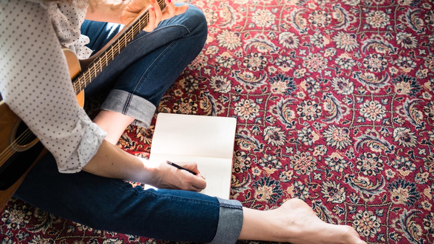 iStock-Europa - Continente, Italia, Chitarra, Veduta in pianta, Giocare