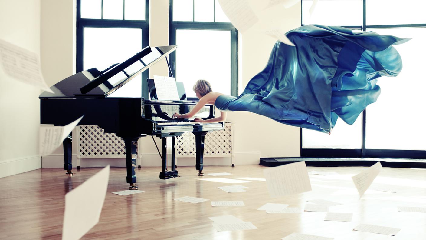 iStock-Vestito da donna, Materiale tessile, Seta, Pianoforte, Donne