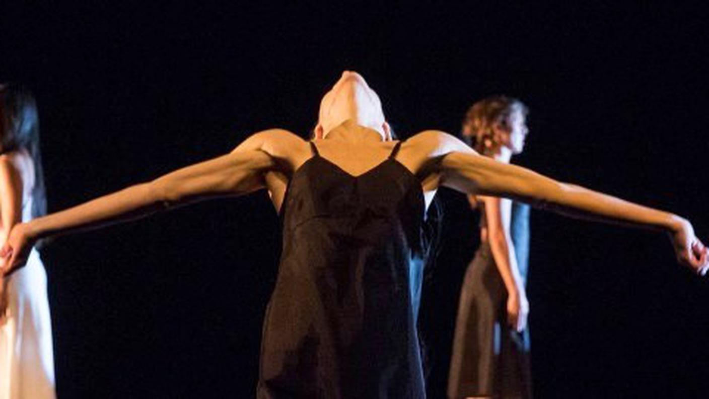 Nella foto un momento dello spettacolo dal documentario RSI “Danza e Mistero” prodotto da Giovanni Conti con la regia di Roberta Pedrini