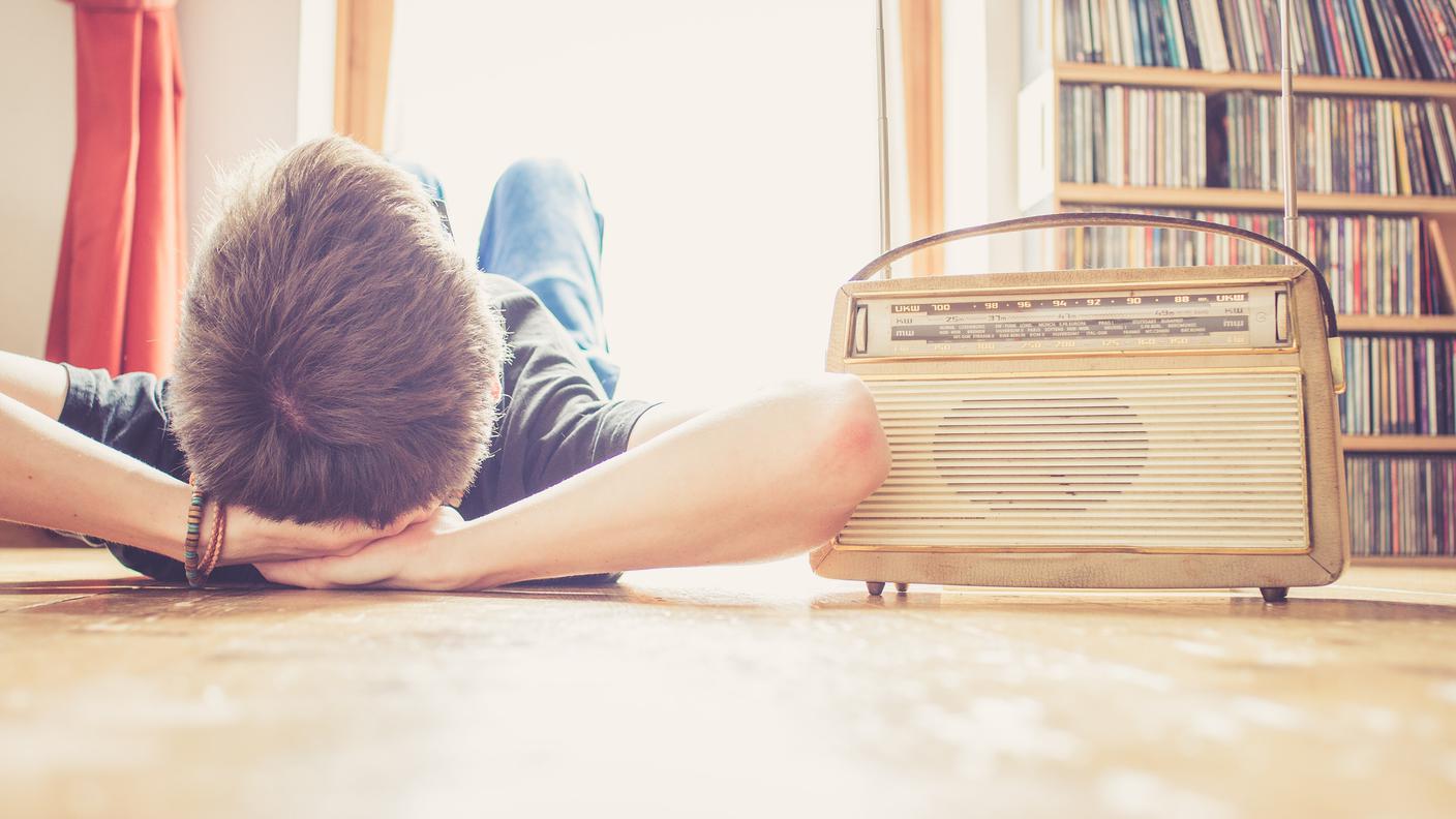 iStock-radio, ascoltare la radio