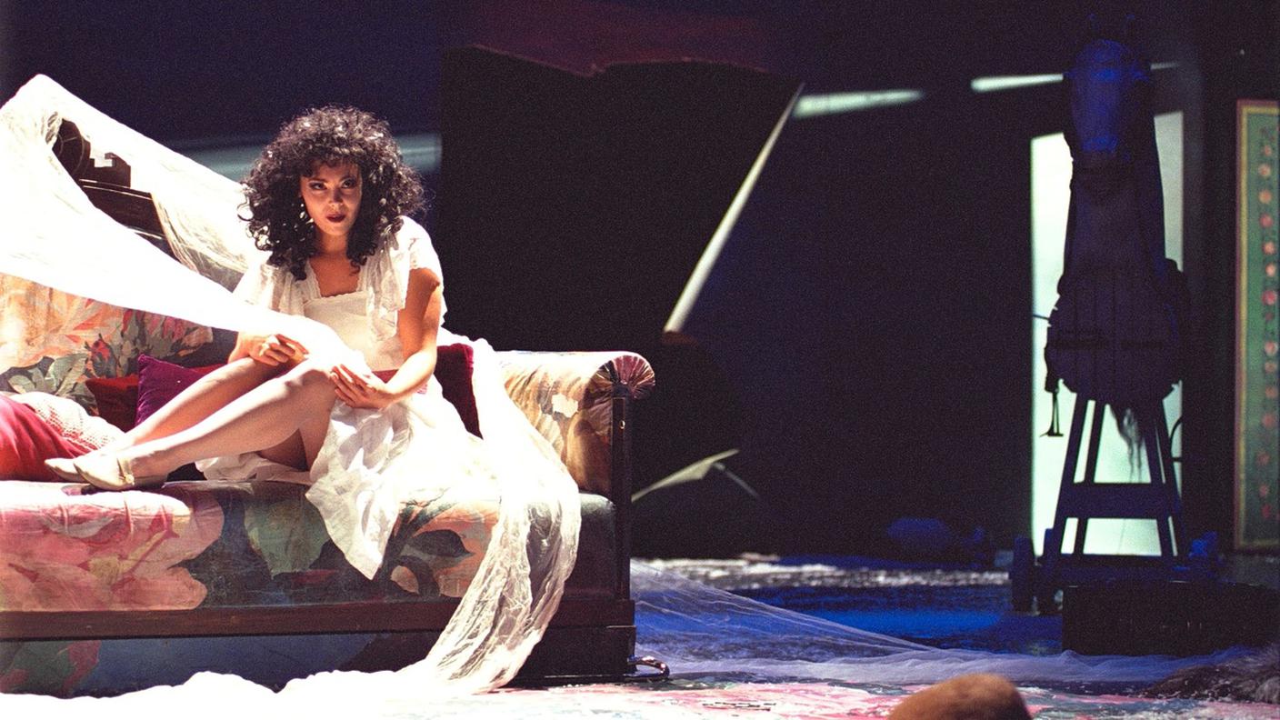Madelaine Wibom in una scena dell'opera di Olga Neuwirth