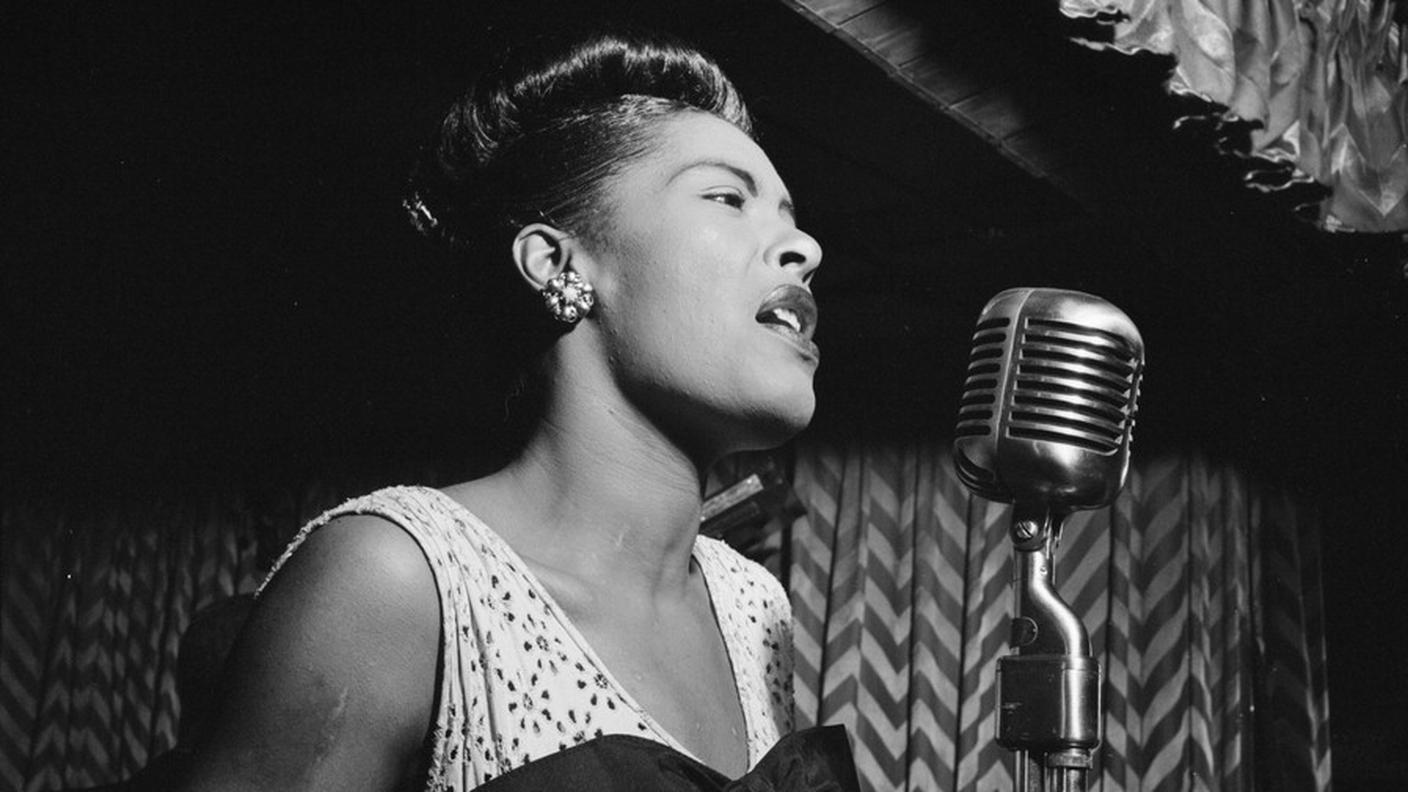 Billie_Holiday,_Downbeat,_New_York,_N.Y.,_ca._Feb._1947_(William_P._Gottlieb_04251).jpg
