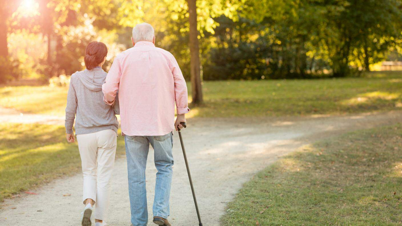 iStock-Germania, Terza età, Camminare, Bastone da passeggio, Pensionato per anziani