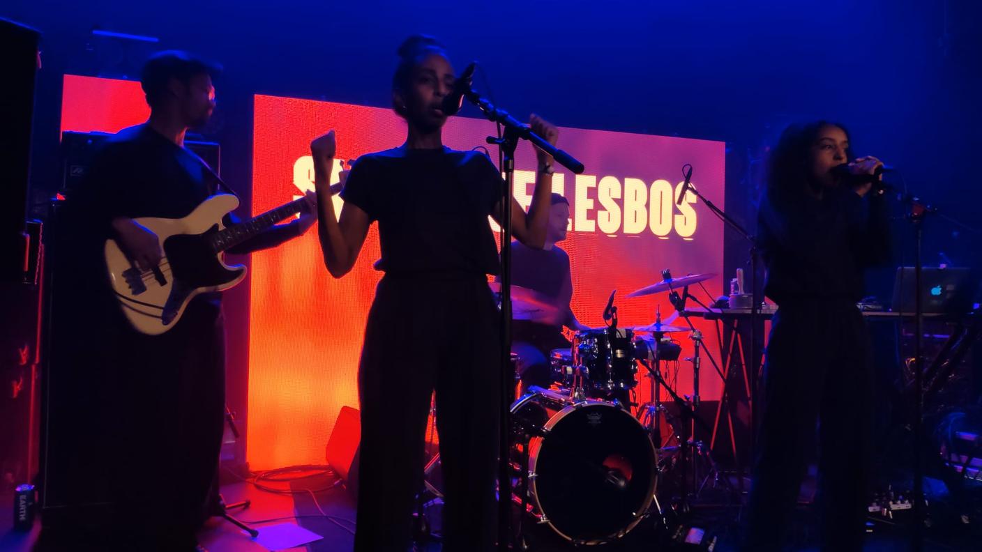 Le Sirens of Lesbos