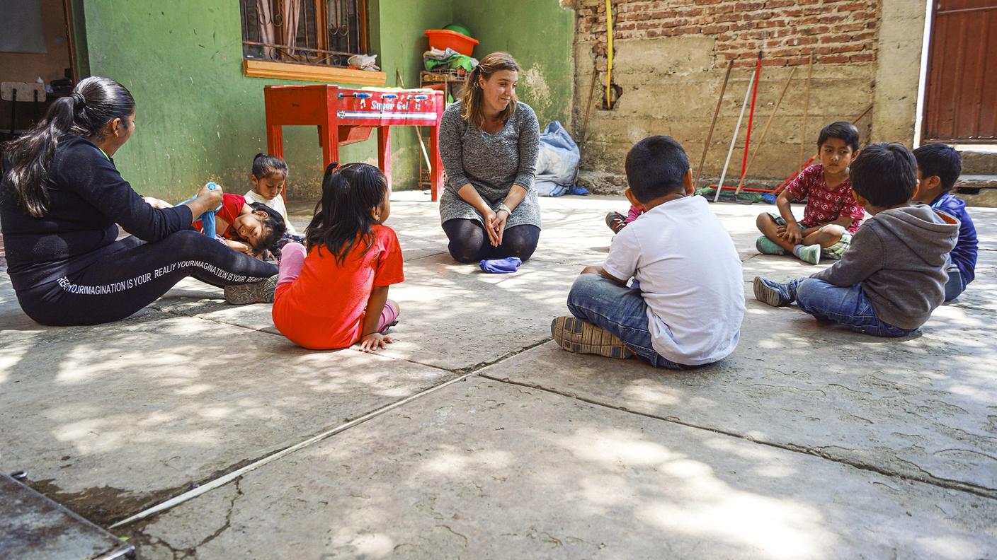 Giochi educativi con i bambini del progetto FENIX