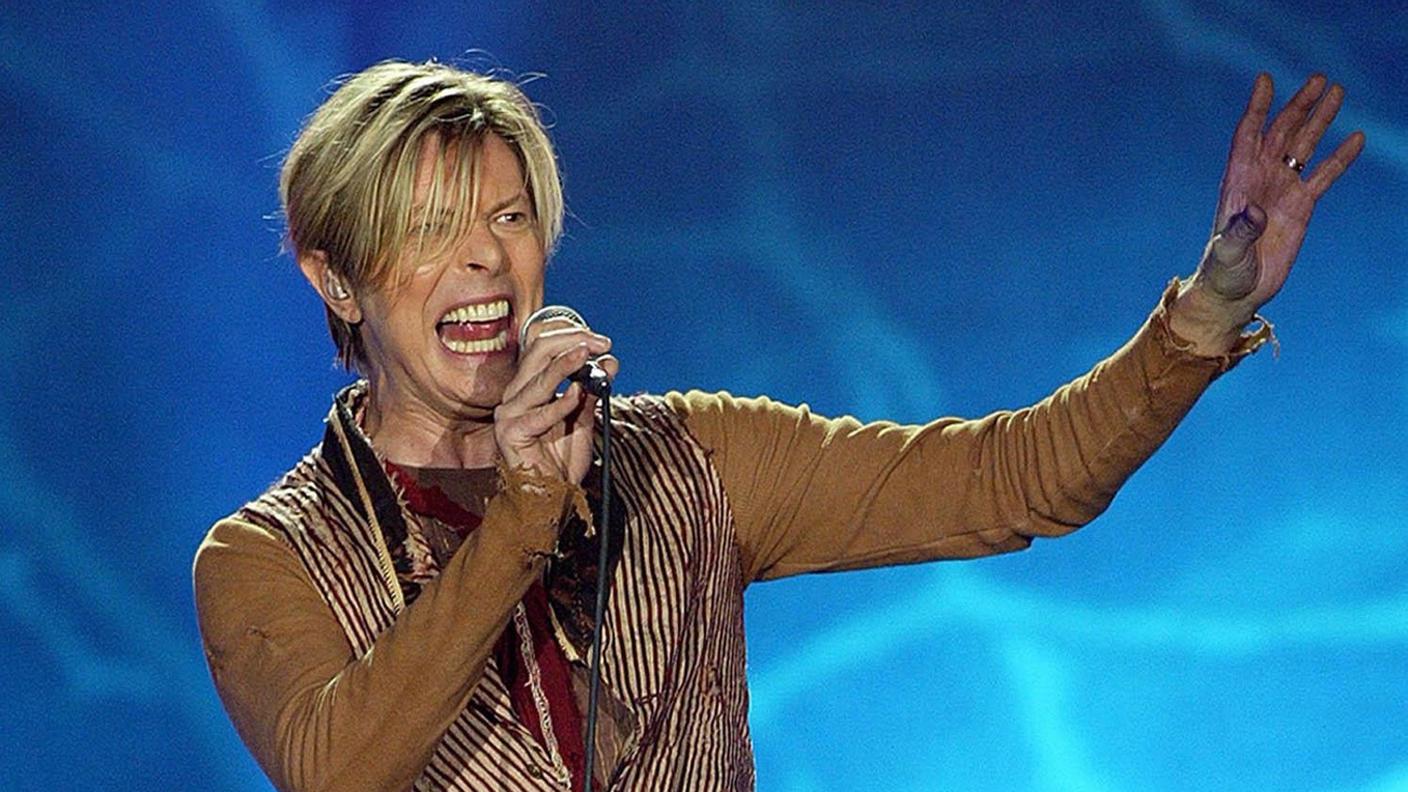 David Bowie in concerto a Manchester nel 2003