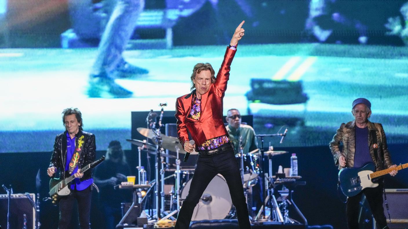 Mick Jagger, al centro, Ronnie Wood, a sinistra, e Keith Richards, a destra, della band Rolling Stones, durante il loro tour Sixty Stones Europe 2022 di Madrid