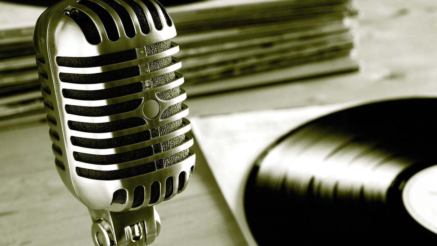 Radio microfono Vintage con vinile documenti