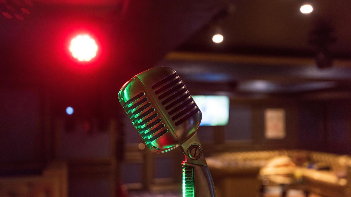 Retro music microphone.jpg