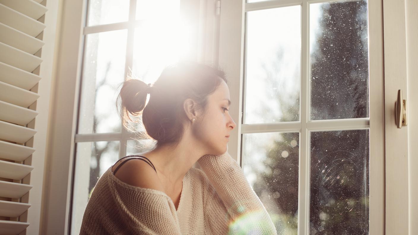 iStock-Francia, Parigi, Donne, Solo una donna, Tristezza