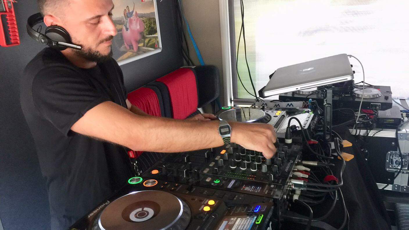Streetparade 2018 - Il DJ Batiment sul treno Sound & Fun