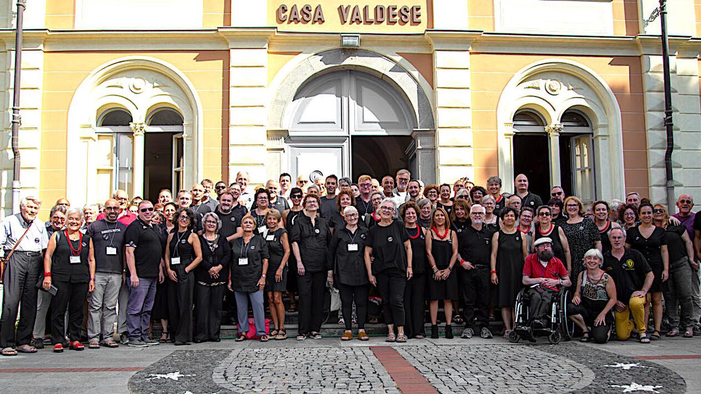 I membri del Sinodo valdese e metodista a Torre Pellice in Piemonte, 2023,  di Pietro Romeo