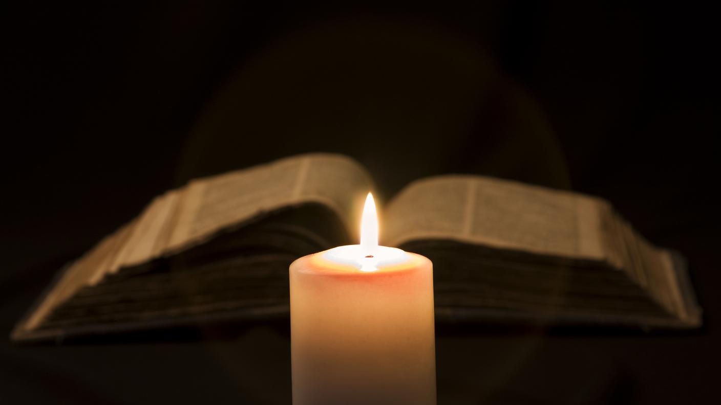 Candela - Attrezzatura per illuminazione, Libro, Scuro, Bibbia, Pregare