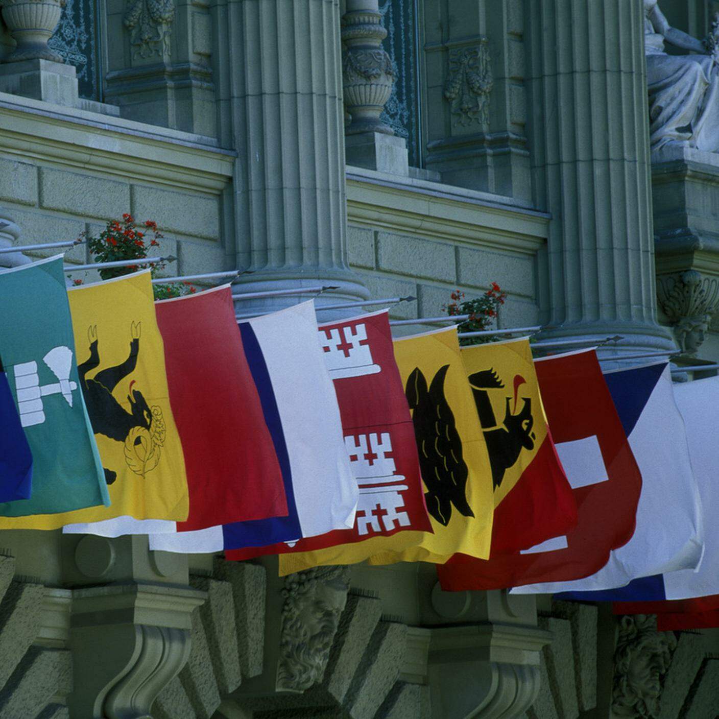 Bandiere cantonali.jpg