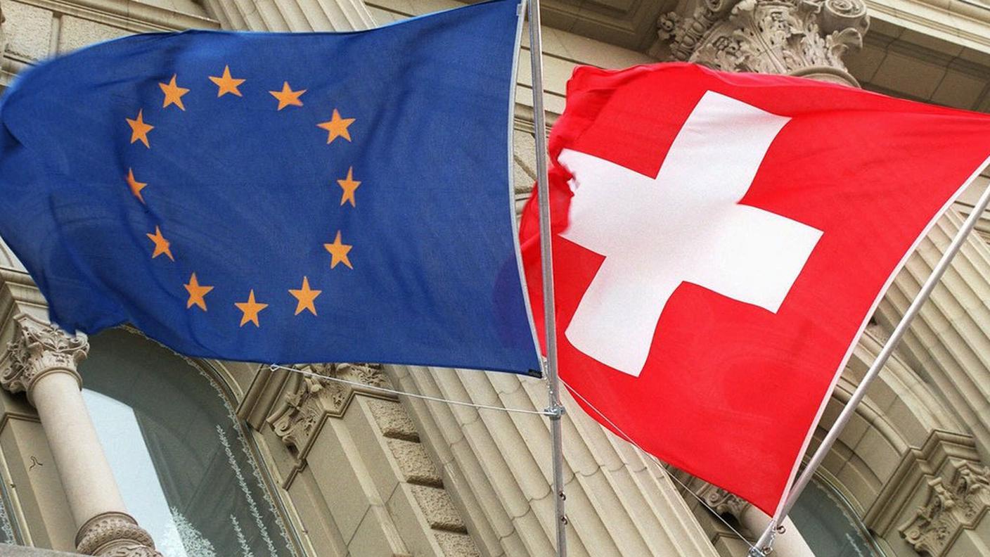 Bandiere: Svizzera e UE