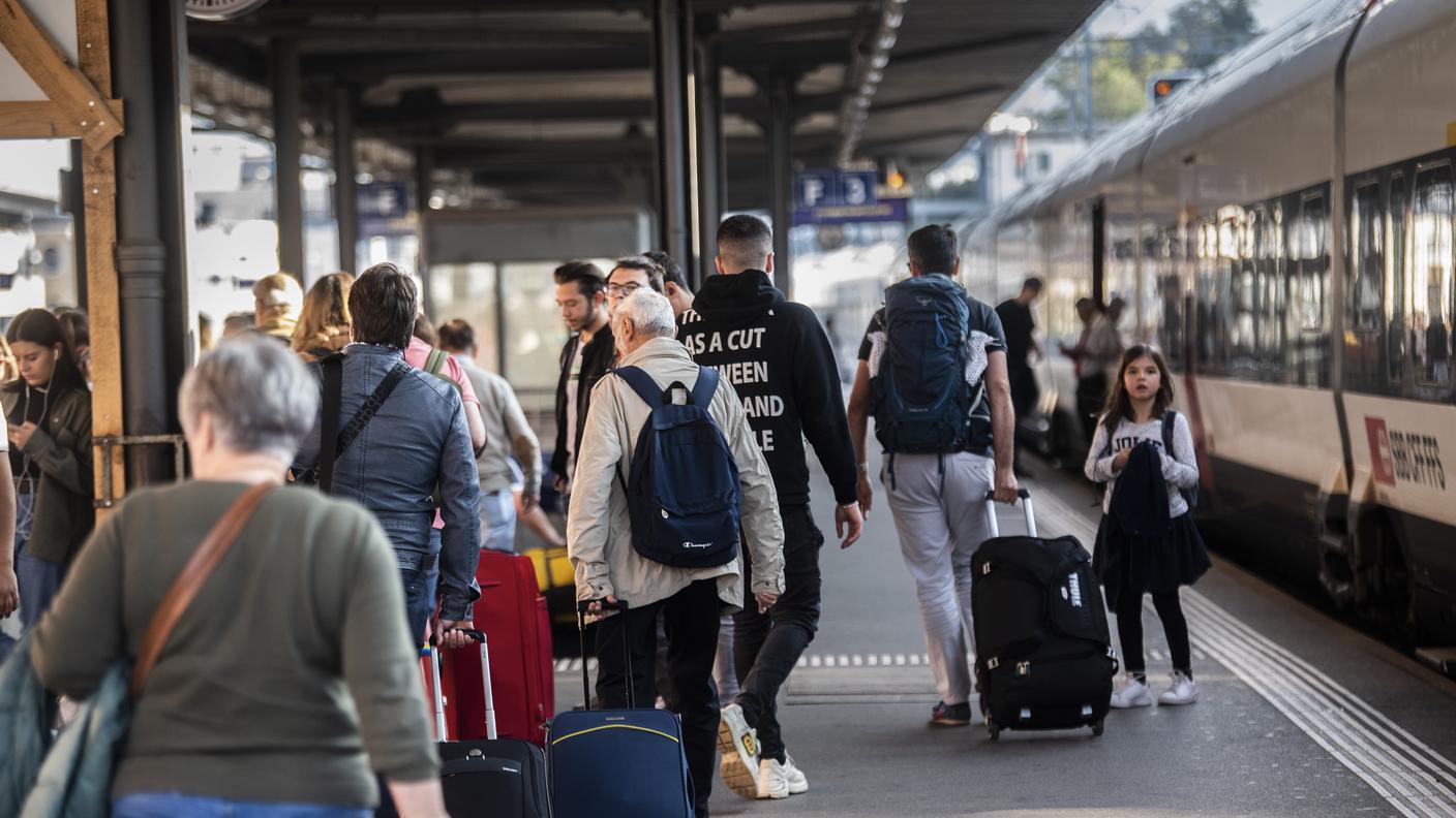 Lugano: traffico viaggiatori alla stazione FFS
