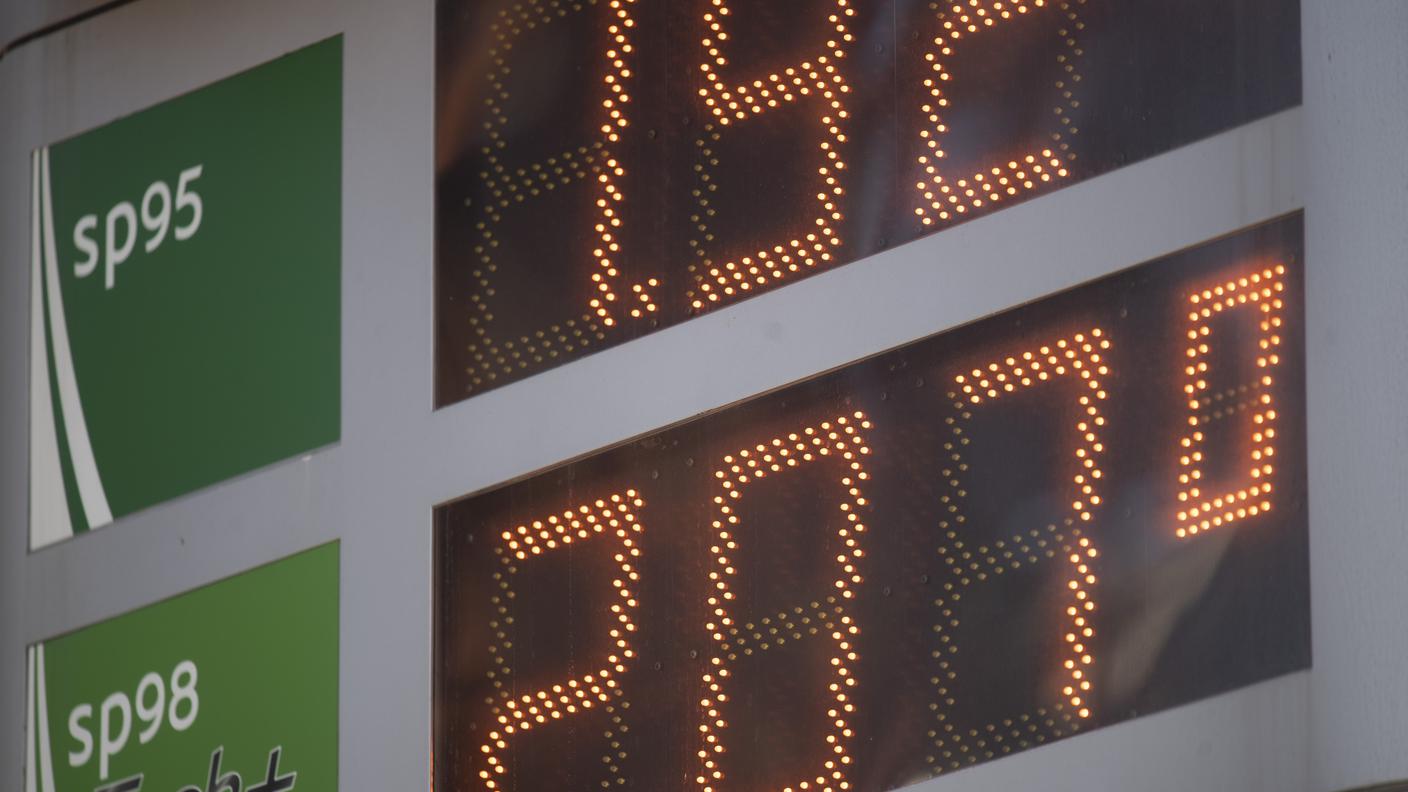 Nella foto il dettaglio dei prezzi della benzina presso un distributore di Massagno