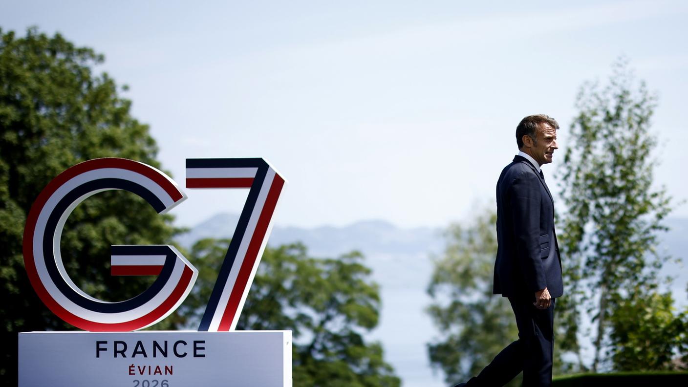 Emmanuel Macron pronto ad accogliere gli ospiti del G7 tenutosi ad Evian dal 15 al 17 giugno