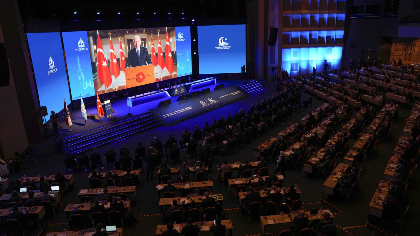 Il presidente della Turchia Erdogan parla ai delegati della polizia internazionale durante il primo giorno dell'assemblea annuale dell'interpol.jpg