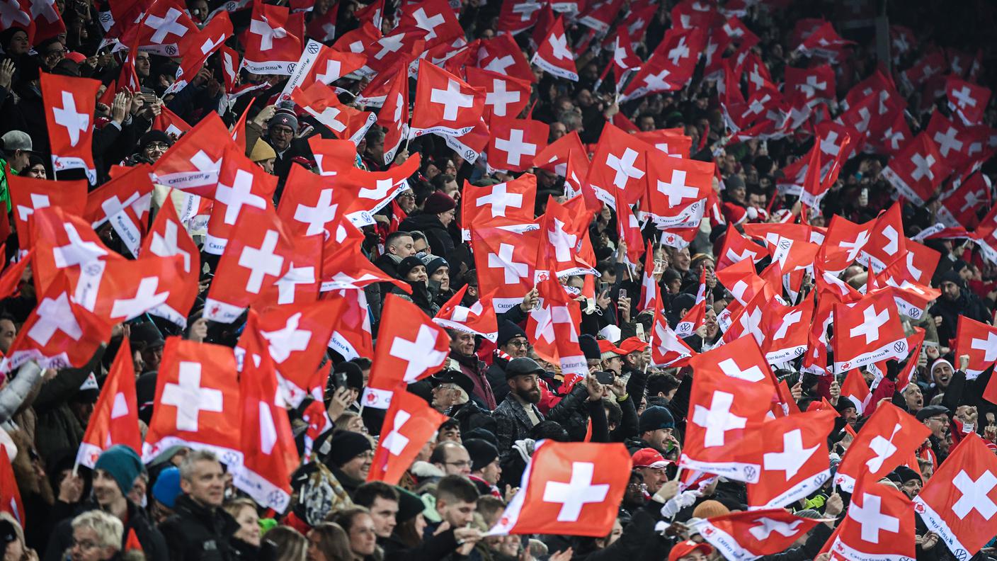 Tifosi rossocrociati alla vigilia di Svizzera Camerun.jpg