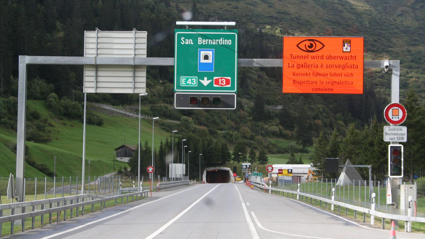 San_Bernardino_Tunneleinfahrt[1].jpg