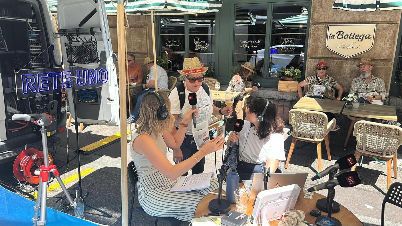 Gusta Ticino 2026:Alice Pedrazzini, Alice Tognacci e una partecipante alla partecipante alla passeggiata enogastronomica