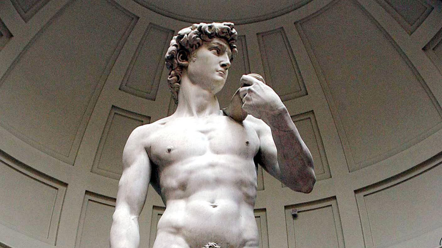 La statua in marmo del "David" di Michelangelo alla Galleria dell'Accademia di Firenze