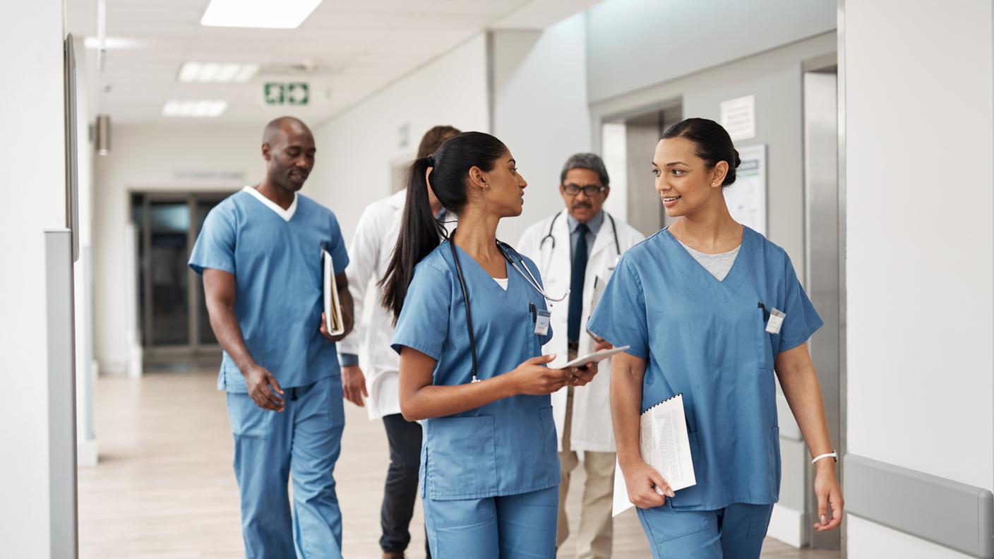 infermieri e medico, ospedale