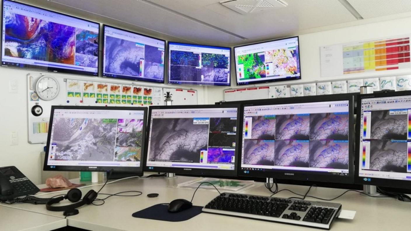 La sala previsioni del Centro regionale sud di MeteoSvizzera, a Locarno Monti
