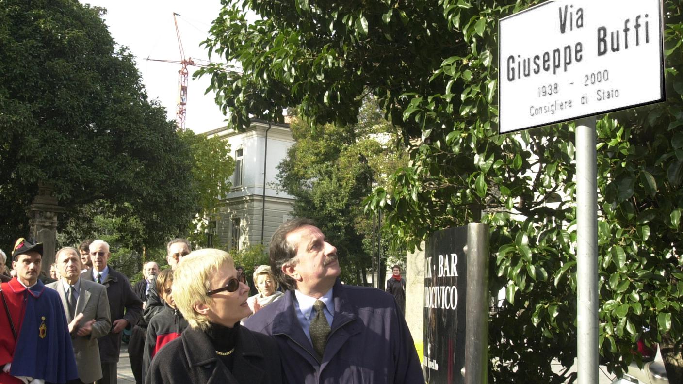 Lugano, cambiamento segnaletica viaria nei pressi dell'Università di Lugano, Via Ospedale diventa Via Giuseppe Buffi. 
