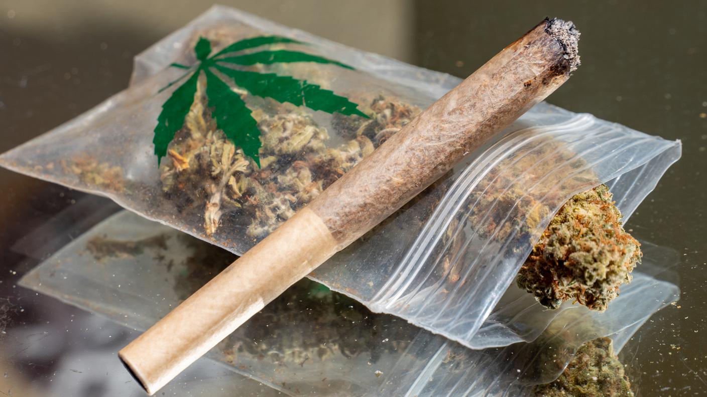 cannabis, droga, spinello, foglia di cannabis