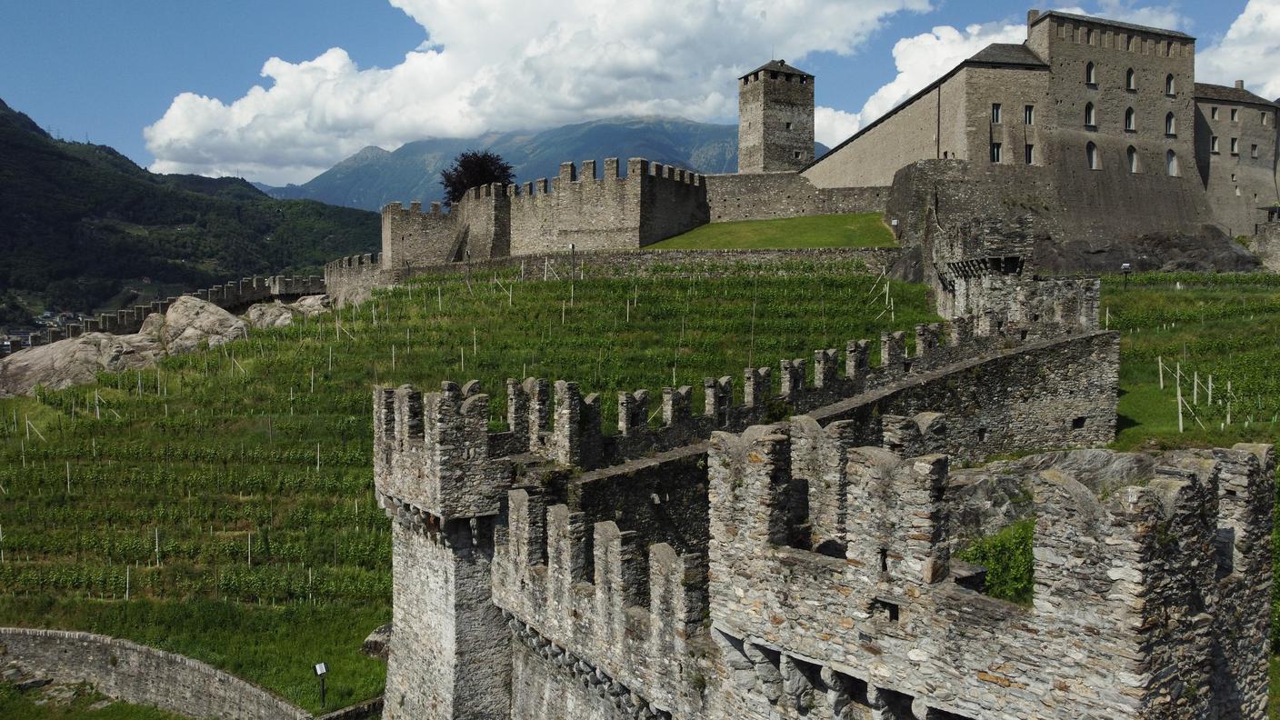 Una veduta aerea sui castelli di Bellinzona, monumenti UNESCO