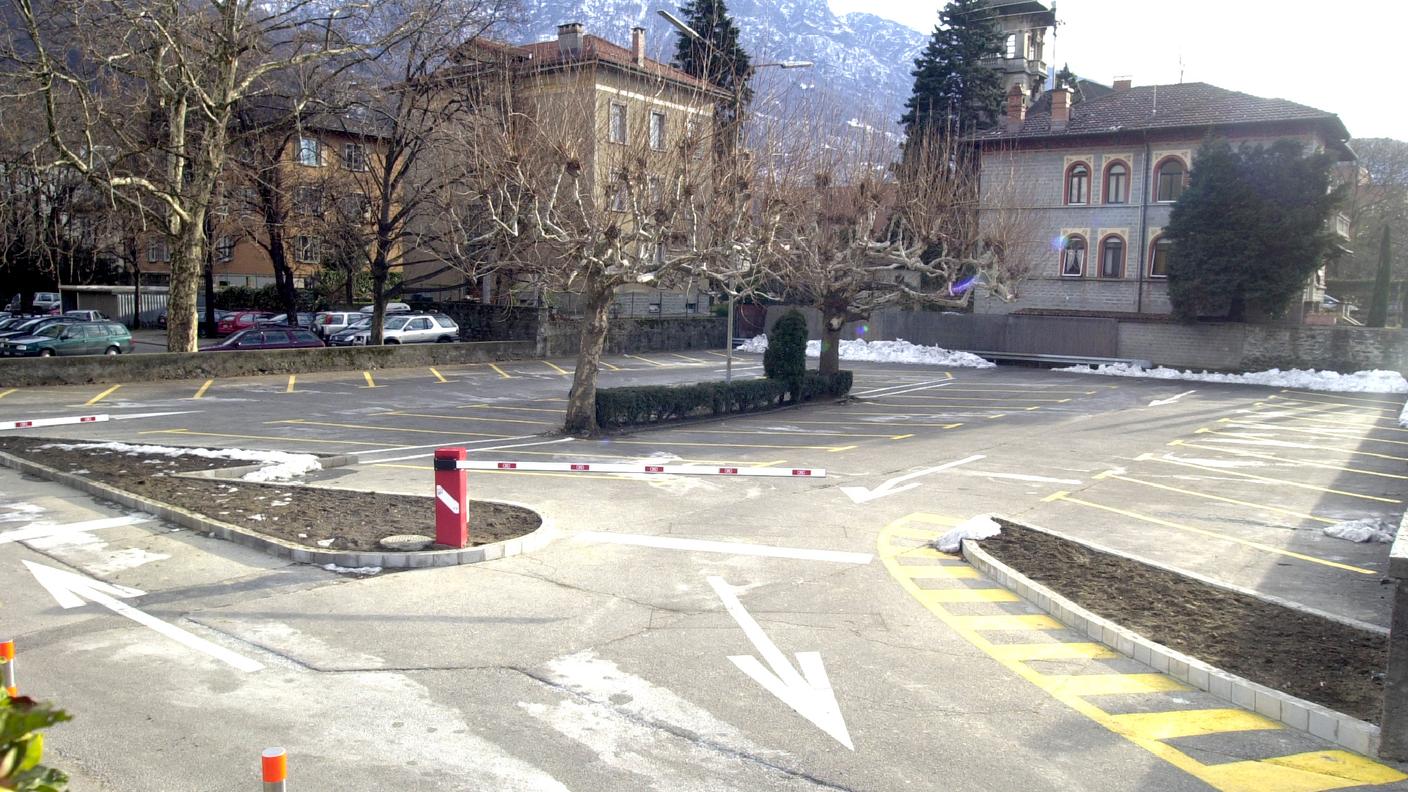 Posteggio del gran consiglio in via Ghiringhelli a Bellinzona