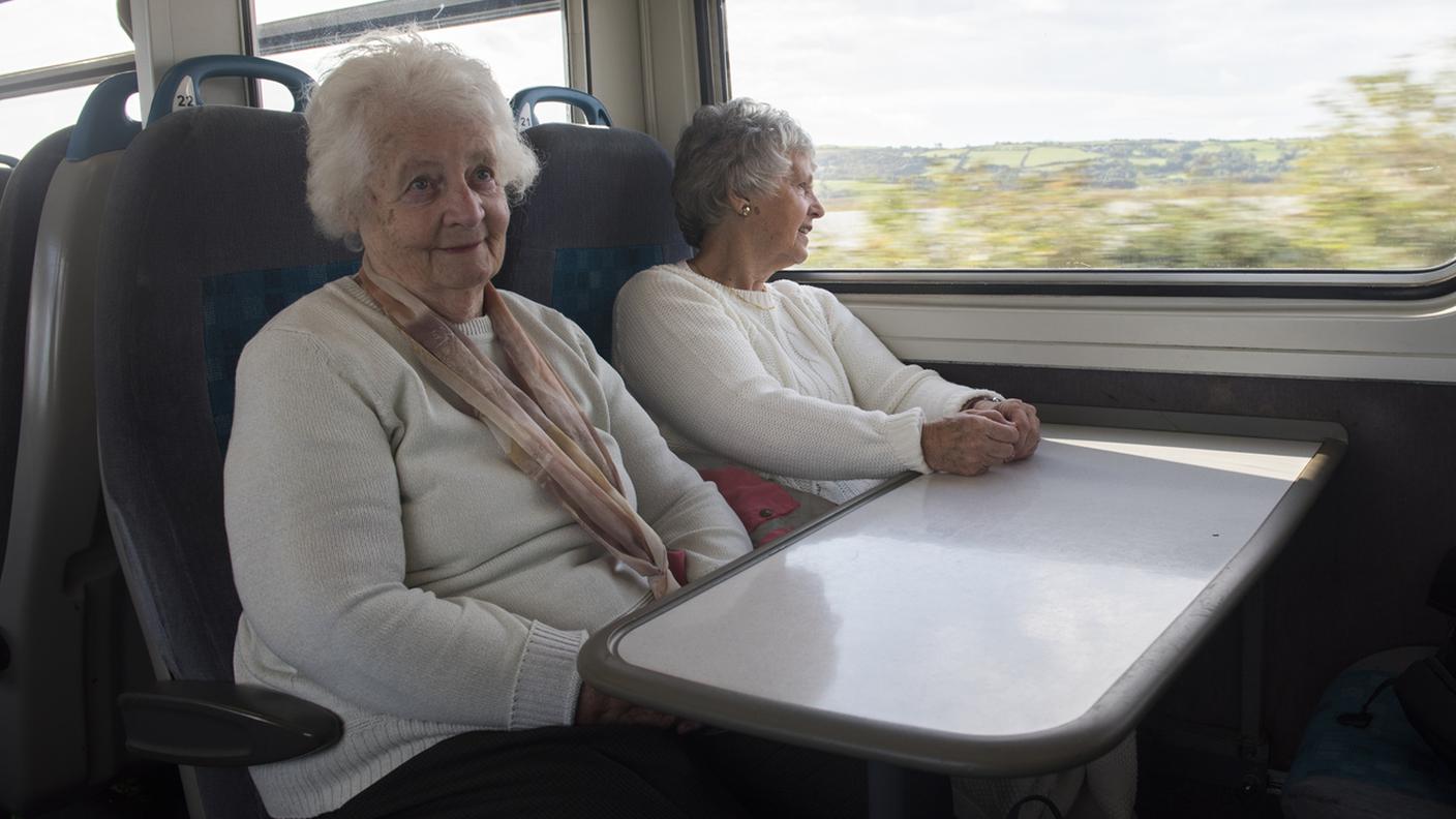 anziani mezzi pubblici, treno