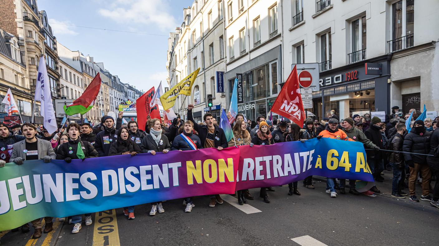 Una manifestazione contro la riforma delle pensioni a Parigi