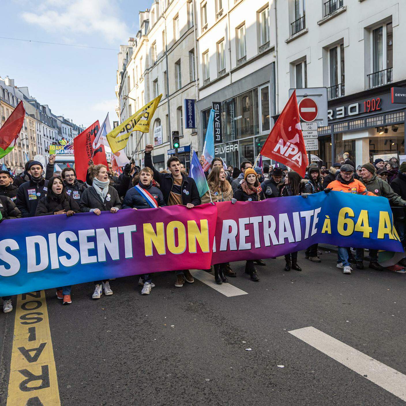 Una manifestazione contro la riforma delle pensioni a Parigi