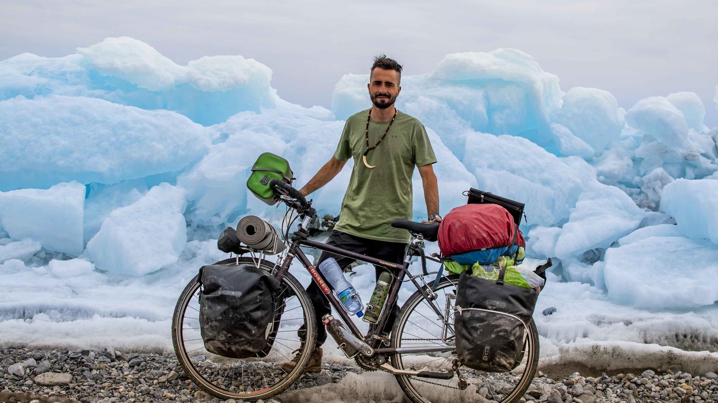 Accanto alla mia bicicletta al Lago Khovsgol (Mongolia)