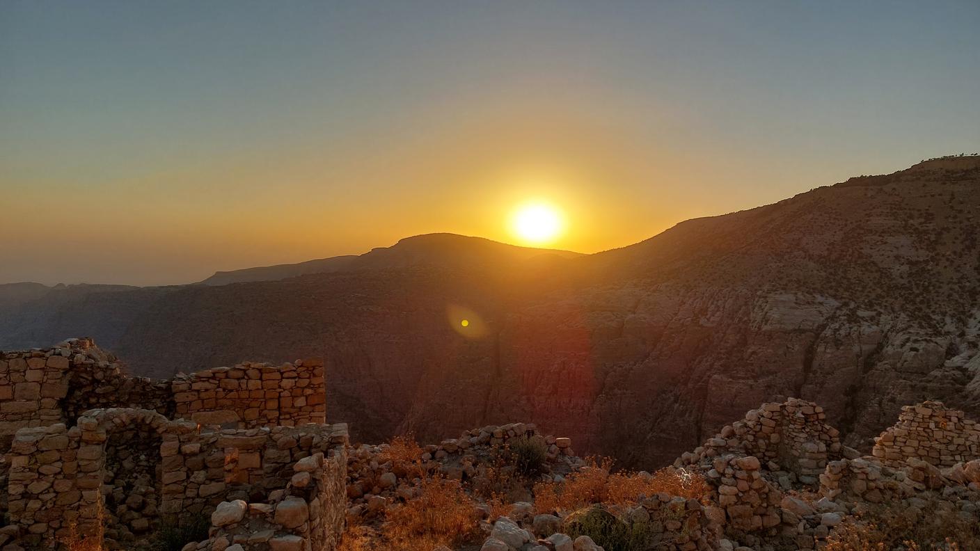 Tramonto a Dana-min, Giordania