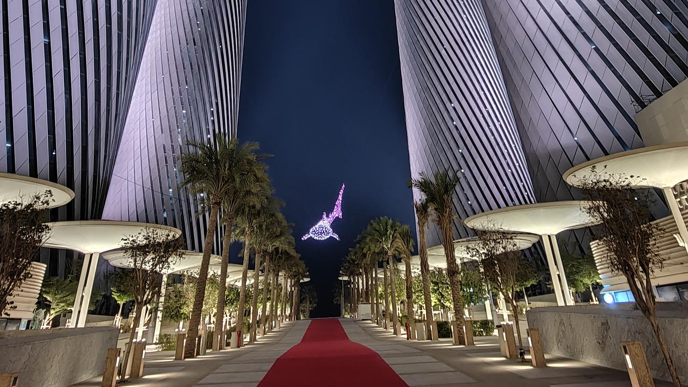 Lusail Boulevard con lo squalo-balena