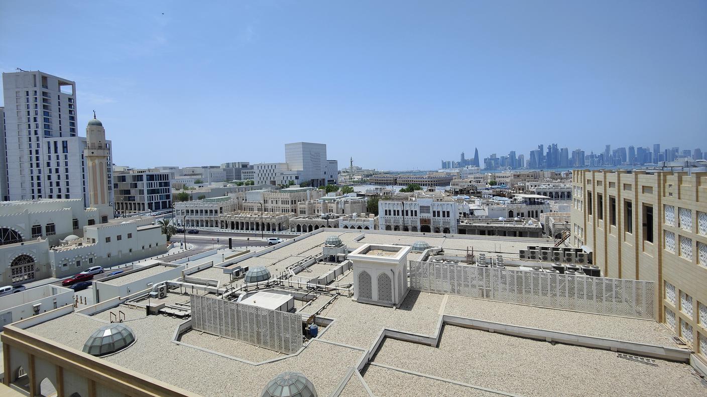 Vista dal mio balcone a Souq Al Najada.jpg