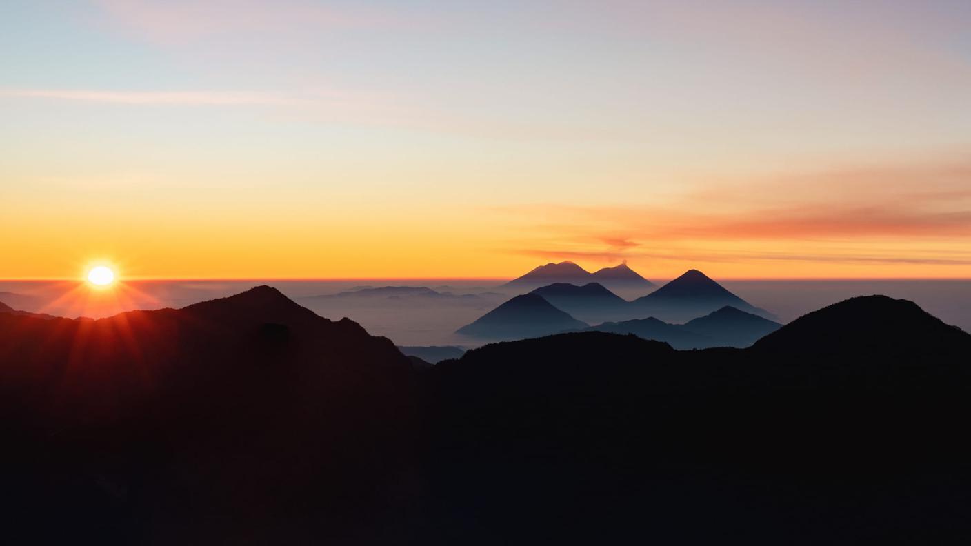 Guatemala, alba sul vulcano Santa Maria