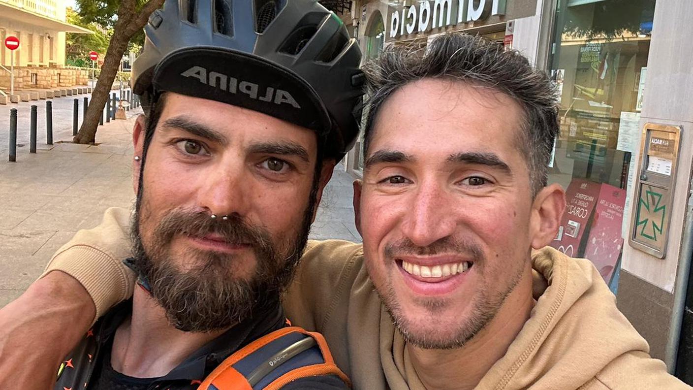 Giorno 54, Igor Meroni a Malaga, Spagna con Simone che sta percorrendo Marocco-Italia